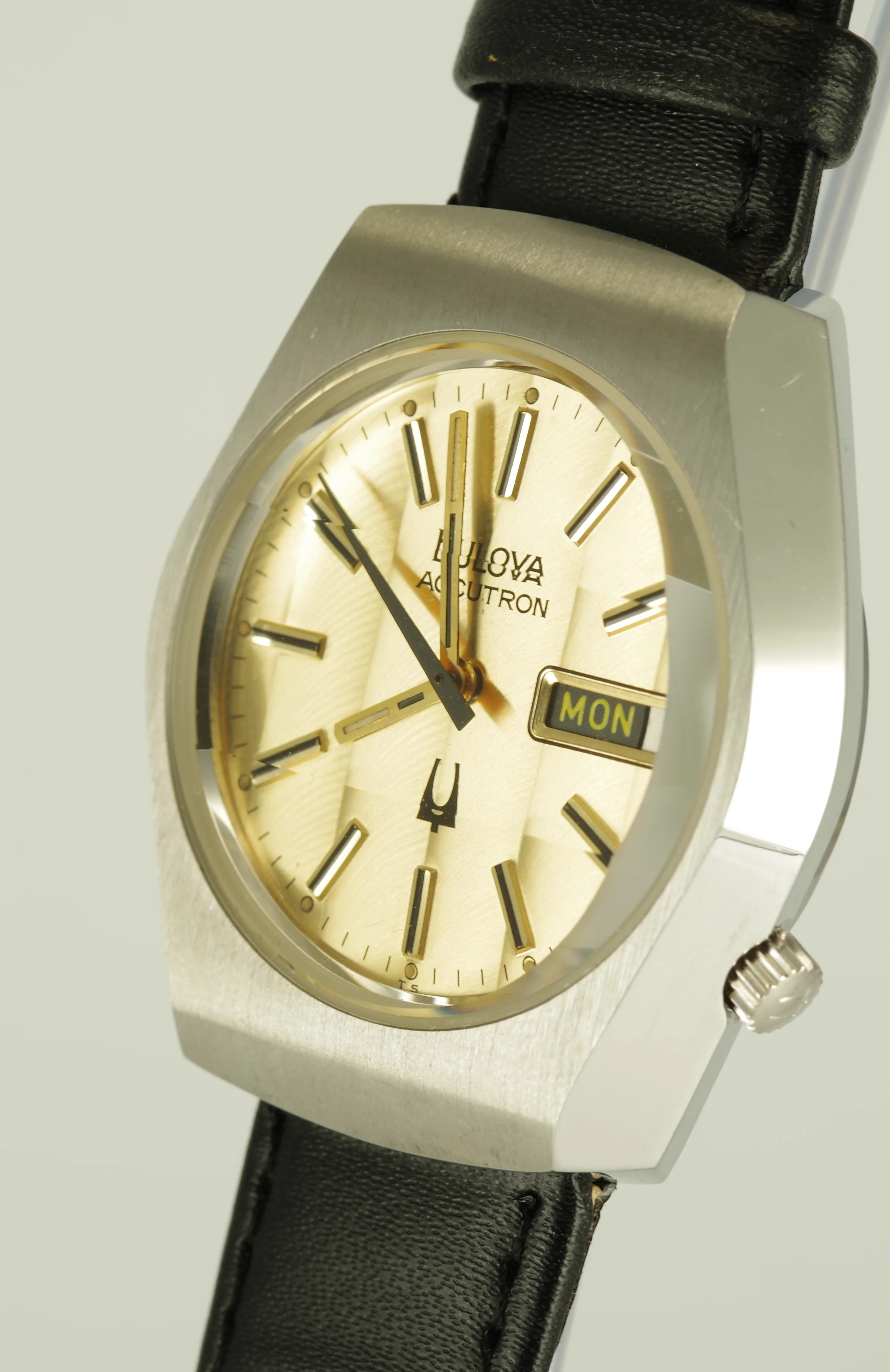 Bulova Accutron Day Date Herren Armbanduhr 1976 Facette