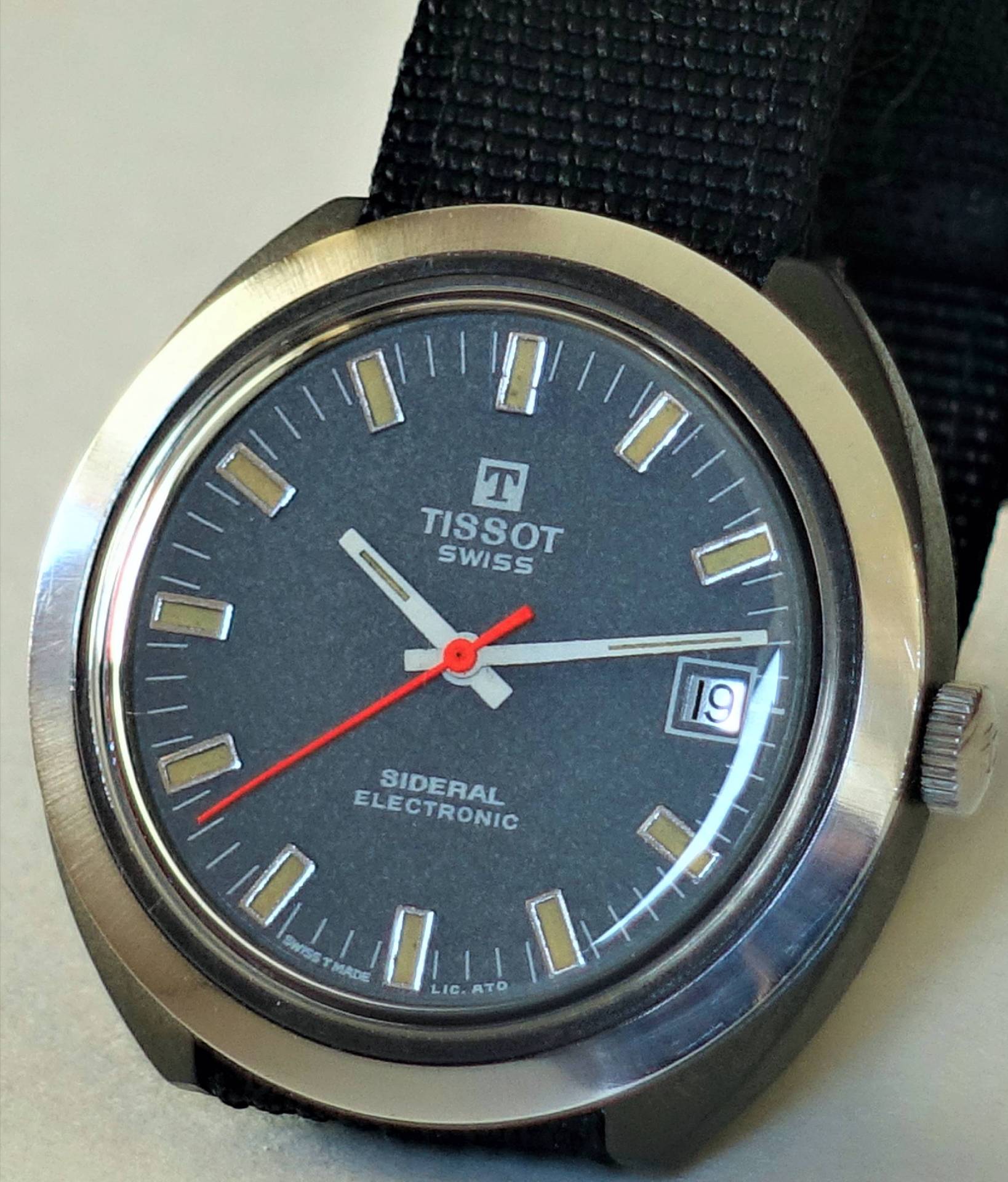 Tissot Swiss Sideral Electronic Uhr mit rotem Sekundenzeiger und Datum
