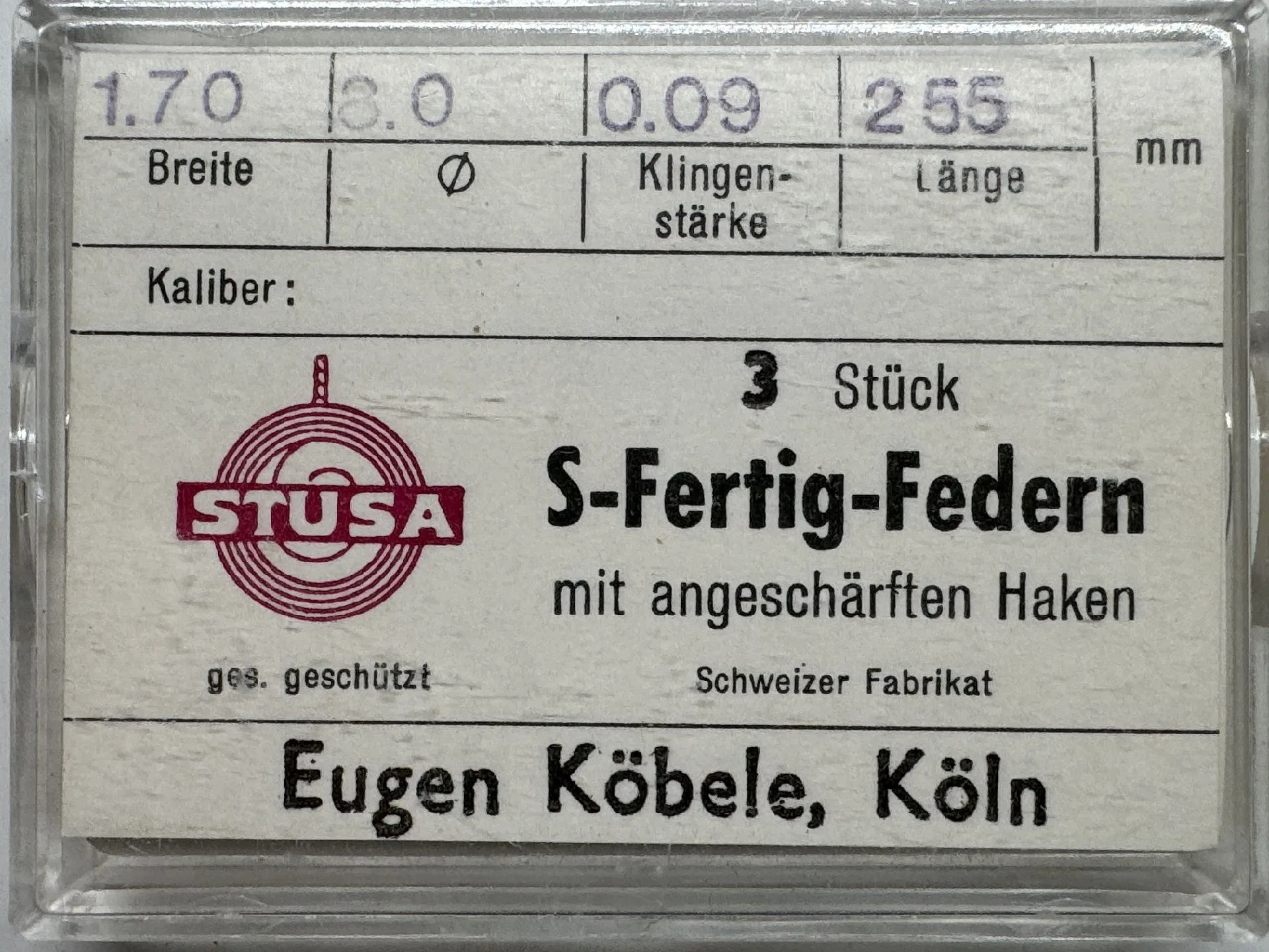 STUSA S-Fertig-Federn Verpackung mit drei Uhrwerksfedern mit angeschärftem Haken der Marke STUSA.